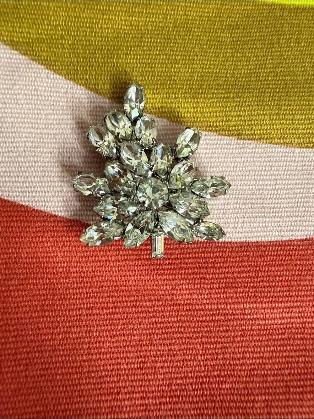 1950s / 60s Rhinestone Old Money Glam Luxury Brooch